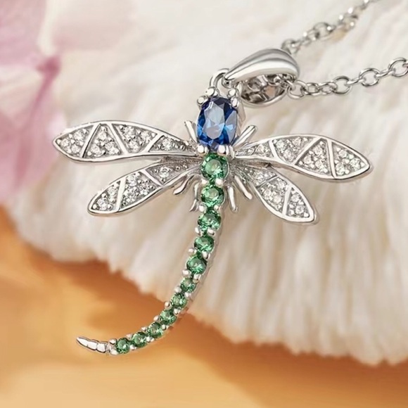 Women Dragonfly Necklace Sliver Rhinestones Dragonfly Necklace Small Necklace - Picture 6 of 6
